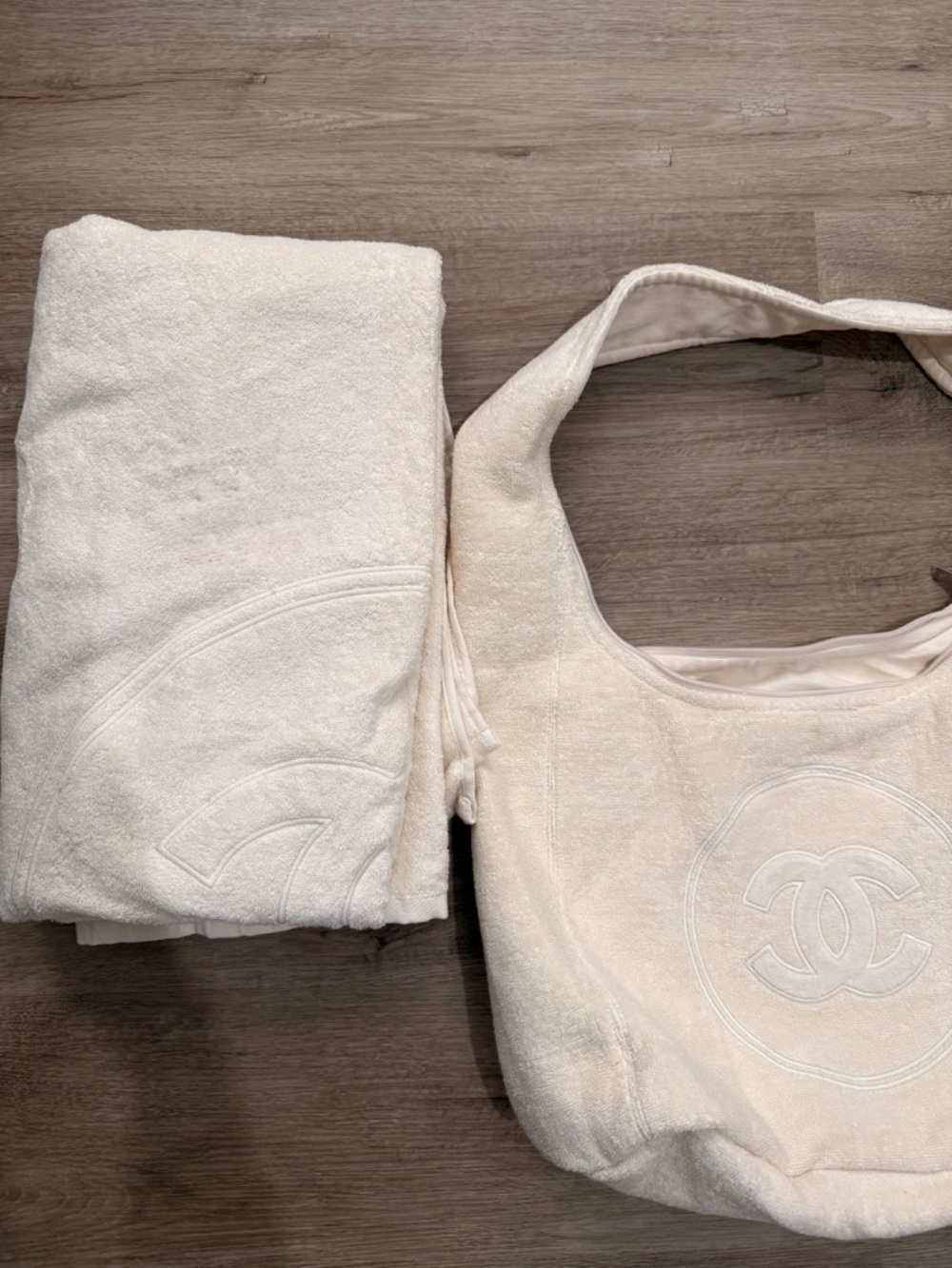CC Cream Terry Hobo Bag with towel - Picture 2 of 6